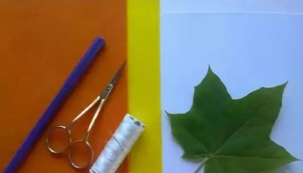 How to make origami maple leaves