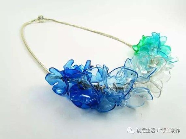 Teach you how to make exquisite jewelry from plastic bottles