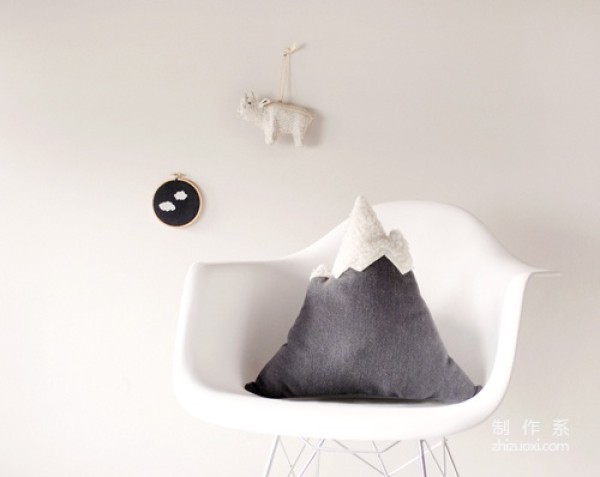 Handmade DIY gift snow mountain pillow works