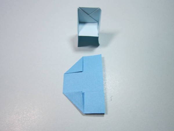 Simple origami tutorial for 3D chair