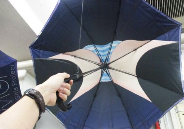 Japan’s obscene umbrella design: skirt umbrella