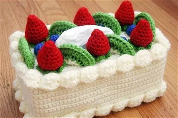 Appreciation of handmade DIY creative crochet strawberry cake products