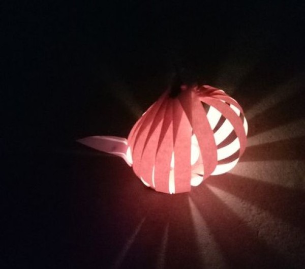 An illustrated tutorial on how to make handmade lanterns for the Mid-Autumn Festival