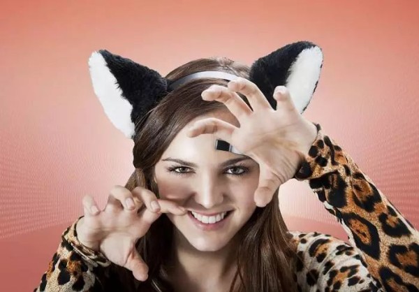 Necomimi, the cat with ears that can read womens minds?