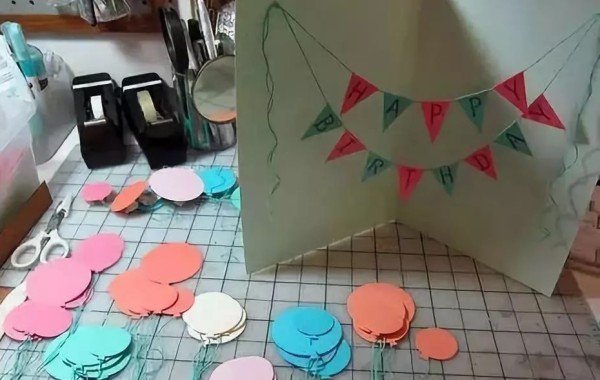 Illustrated tutorial for making a DIY balloon 3D model for greeting cards during the National Day holiday