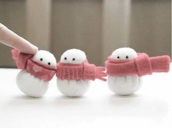 DIY creativity with handmade fabrics to make beautiful mini snowmen