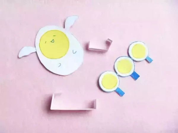 Make a simple but childlike egg waffle greeting card