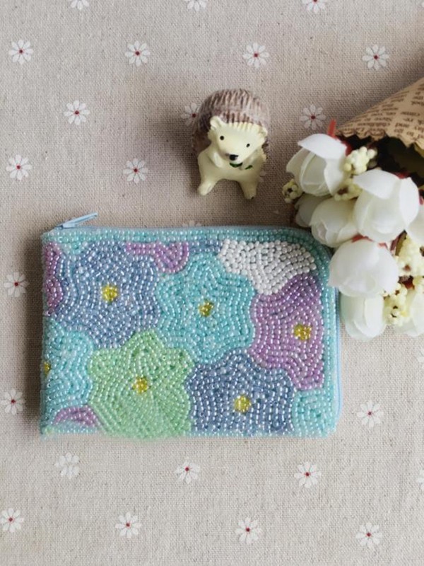 Appreciation of handmade DIY bead embroidered small fresh flower coin purse