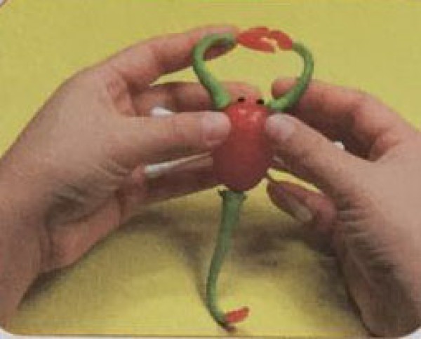 Teach you how to make a handmade fruit plate using fruits and vegetables as a scorpion animal