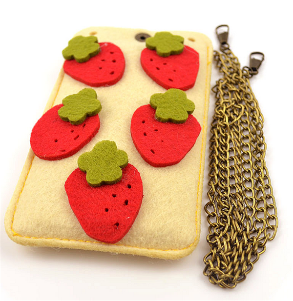 DIY small strawberry phone case made from creative handmade wool felt