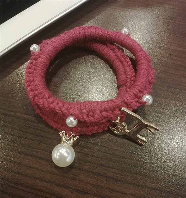 Small fresh hand-woven bracelet made by yourself