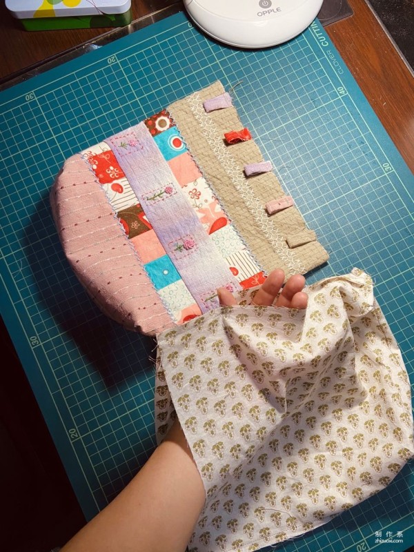 Making handmade fabric bags, patchwork drawstring pockets including drawings and detailed steps