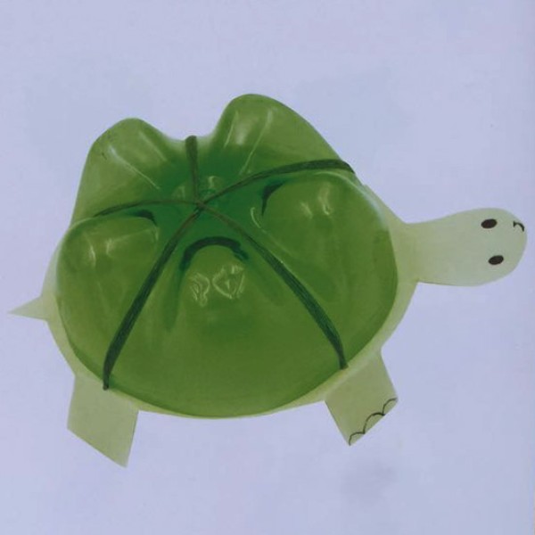 How to make cute little turtles from beverage bottles. How to make handmade turtles.