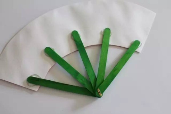 How to make an origami fan with popsicle sticks in summer