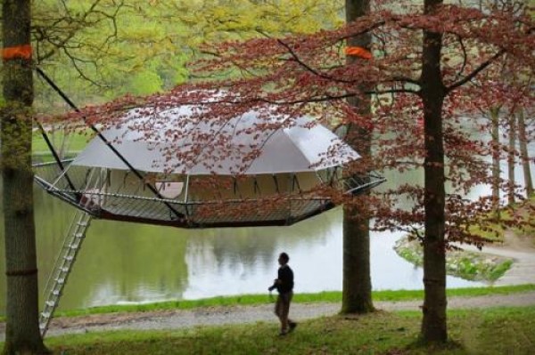 suspended tree house