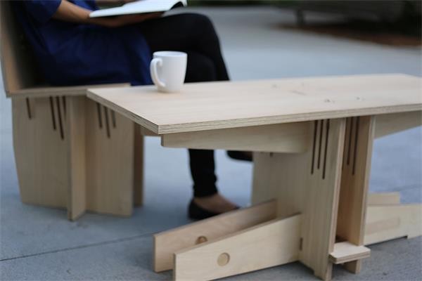 Furniture that can be assembled arbitrarily like building blocks