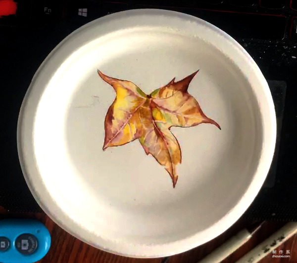 Children learn to draw, simple and interesting paper plate drawing maple leaf drawing process chart