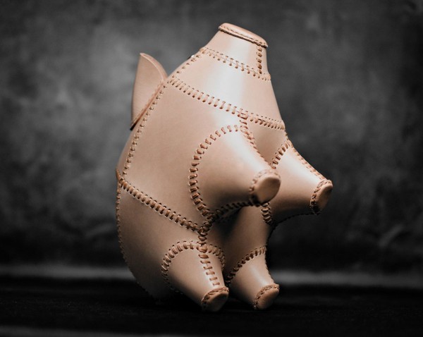 Piggy bank made of leather (drawing)