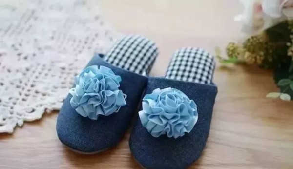 Old jeans turned into cotton slippers, I regret not seeing it sooner!