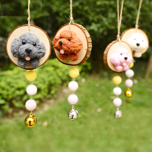 Appreciation of DIY cute little animals made from wool felt as hanging ornaments