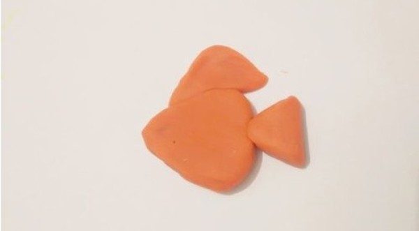 Steps to make small swallow fish from plasticine