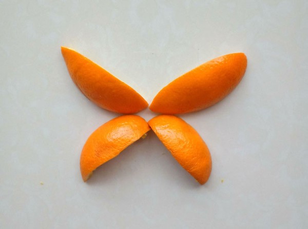 How to use orange peel to create a simple collage of small butterflies