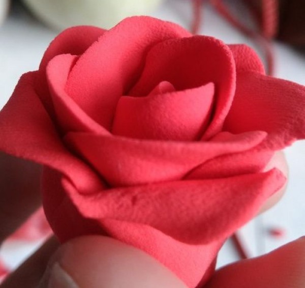 Use ultra-light clay to make beautiful roses. How to knead roses.