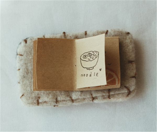 Heart-warming little handmade wool felt DIY pocket book