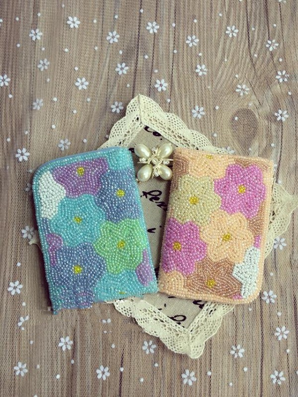 Appreciation of handmade DIY bead embroidered small fresh flower coin purse