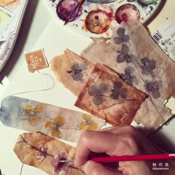 Is it difficult to draw? She painted for 365 days using the tea bags she drank!