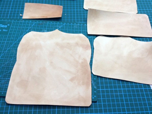 How to apply horn oil on vegetable tanned leather? (cow foot oil)