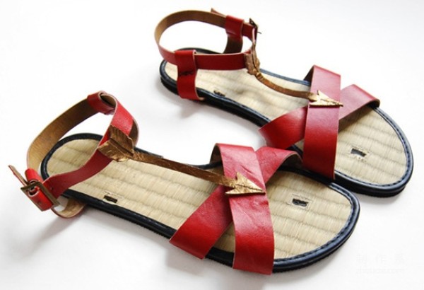 Transform the old sandals you wore last year and turn them into brand new shoes to wear again!