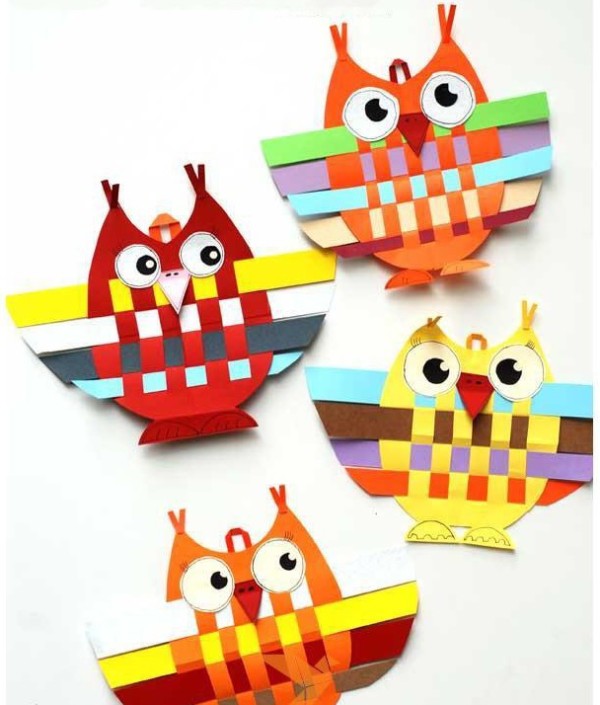 Illustration of teaching steps for childrens DIY origami little owl decoration in the New Year