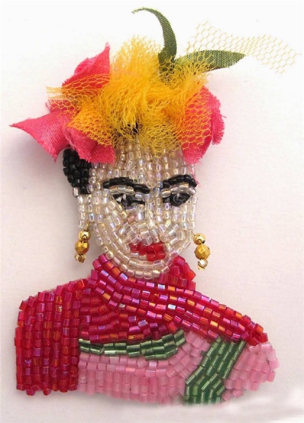 Various character creative works made by different handmade beading DIY