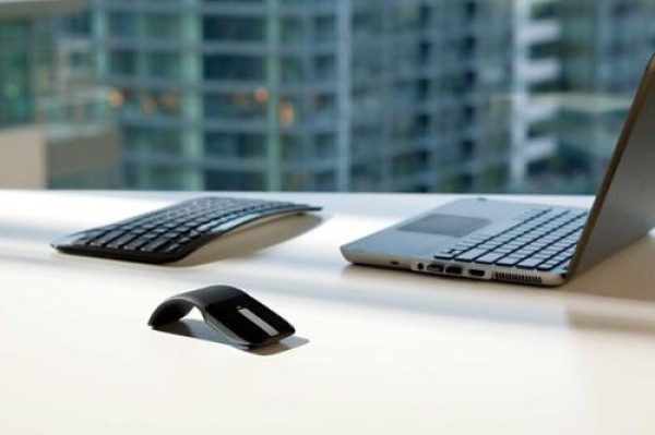 Microsoft curved mouse can be bent or straightened