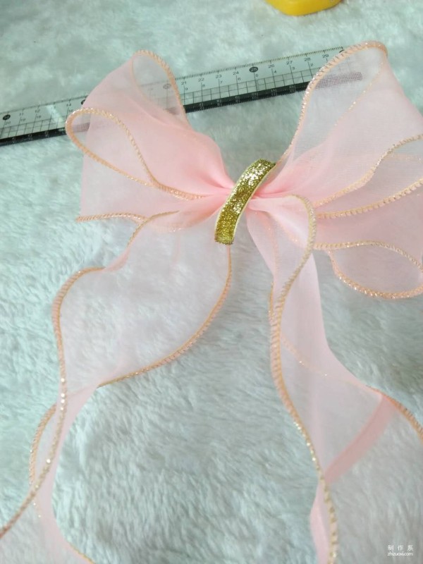 Hand-made beautiful head flowers with ribbons, a super fairy bow hairtail clip made of snow gauze material and a hand-made method for hairpins and hair accessories