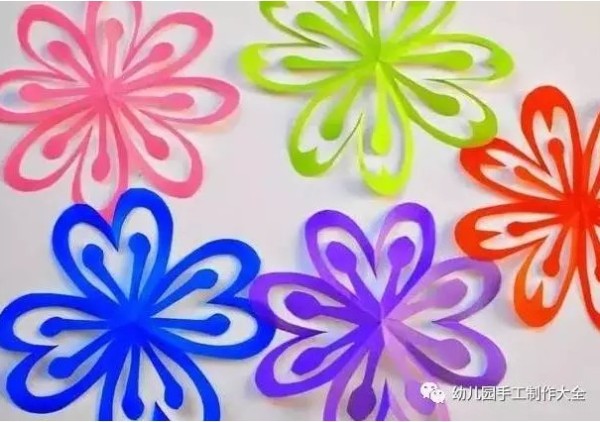 Paper cutting flower tutorial for kindergarten students