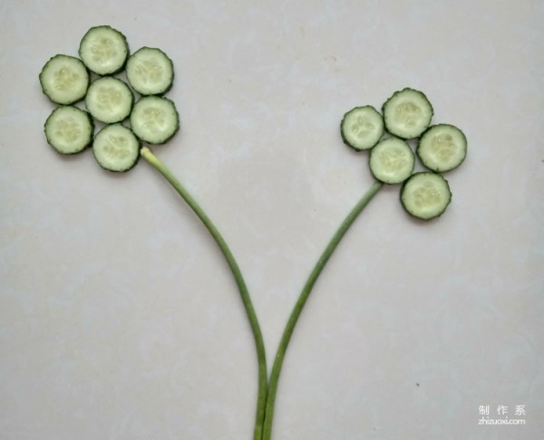 How to make a collage of cucumber flowers