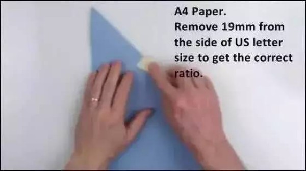 An expert teaches you how to fold a paper airplane that can fly 70 meters away, and even breaks a new Guinness record