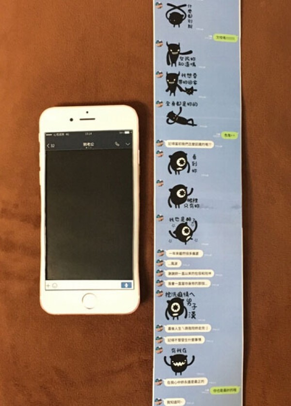 Taiwanese guy uses paper-made iPhone 6s to pick up girls. The handmade iPhone screen can also slide!