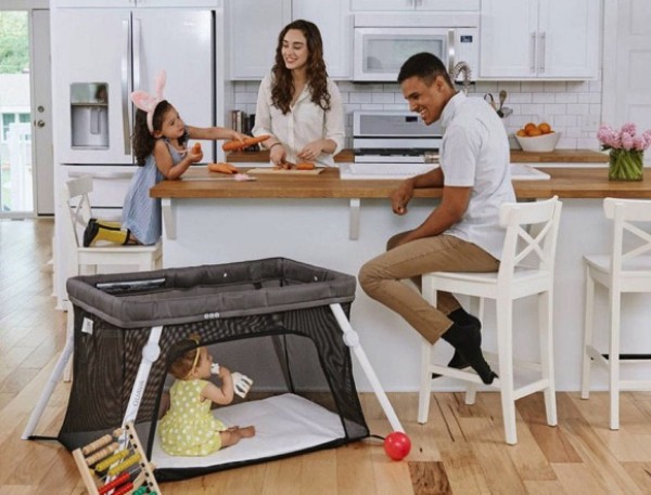 Portable folding crib