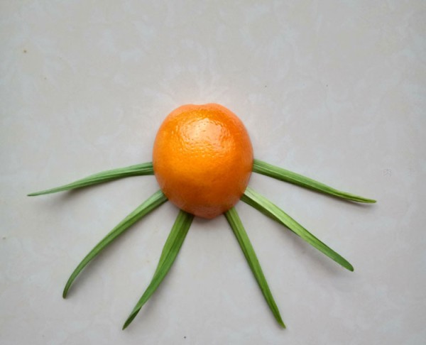 How to make a simple and pretty little jellyfish collage using oranges and leeks