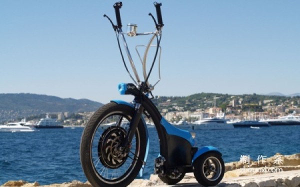 Cute three-wheeled electric scooter