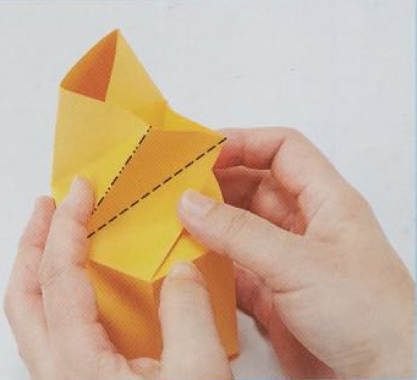 Step-by-step illustration of making a box made of heaven by hand origami