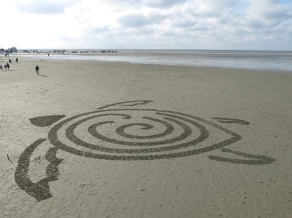 BeachBot: a mechanical sea turtle that makes giant sand paintings