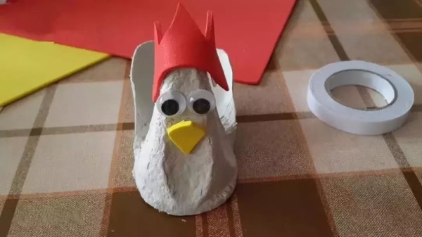 Teach you how to make a cute little rooster with an egg tray. Children’s creative crafts