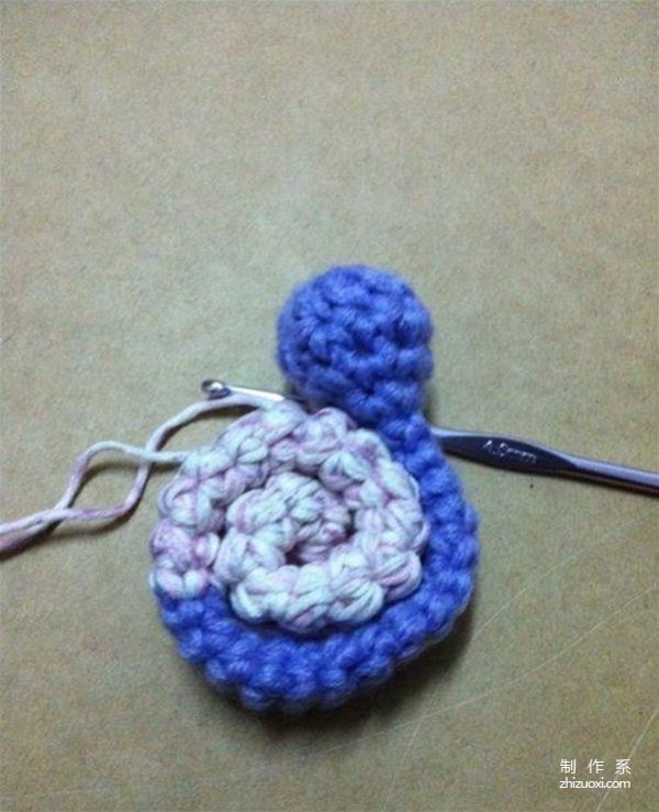 Make cute little snail ornaments by hand crocheting with wool