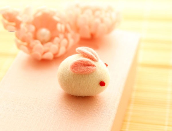 Appreciation of two cute black and white wool felt DIY cute bunny pendant products