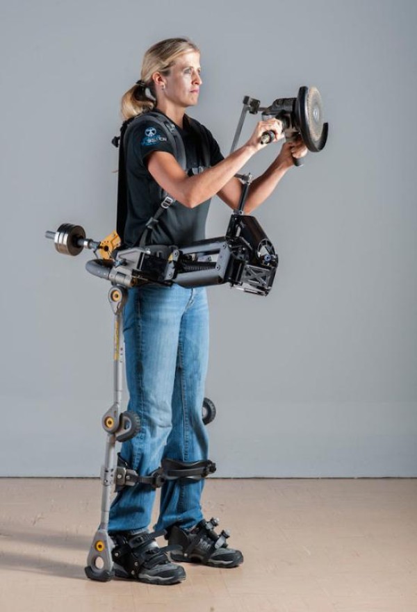 FORTIS exoskeleton device improves human strength