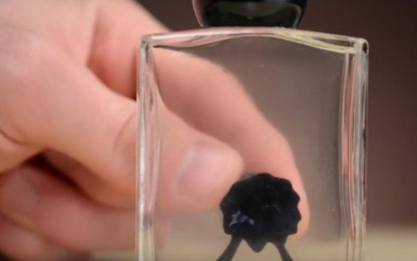 Magical magnetic fluid, it can change into ever-changing shapes when a magnet is close to it